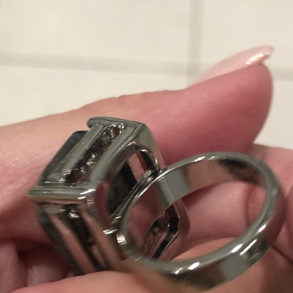 Stone size 8 ring - Picture 5 of 7